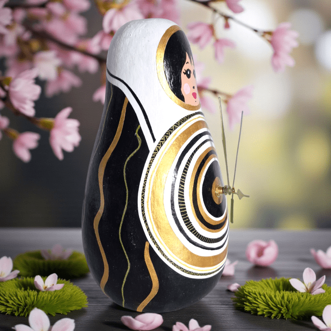 Horloge "Poupée Gigogne"