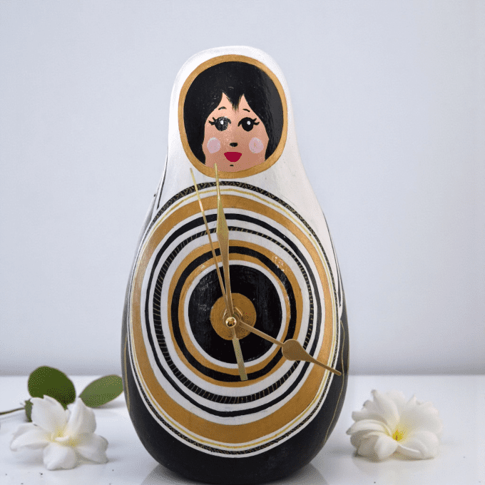 Horloge "Poupée Gigogne"